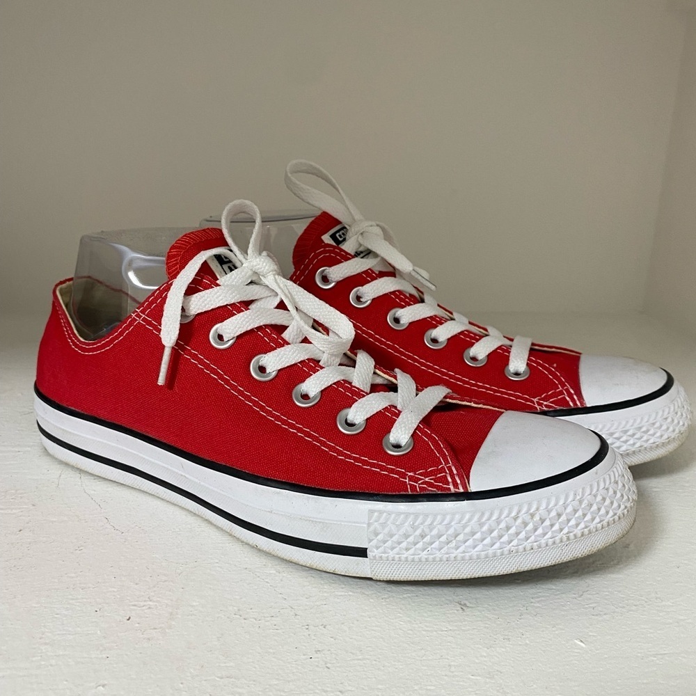 Converse Men’s  Classic Red Sneakers